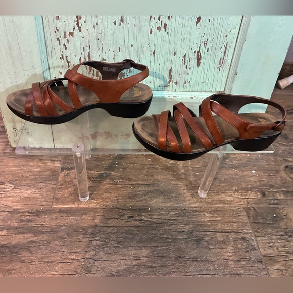 Women’s Dansko brown leather strappy sandals - Picture 3 of 6